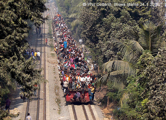 train from the Bishwa Ijtema Festival to Dhaka