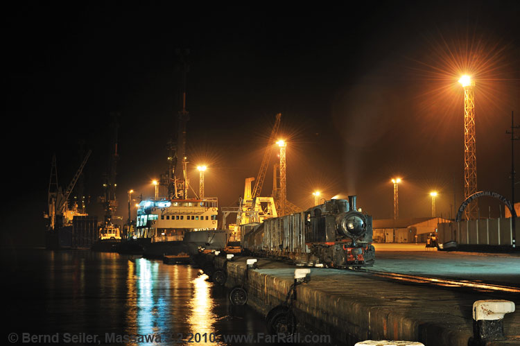 Nacht im Hafen von Massawa